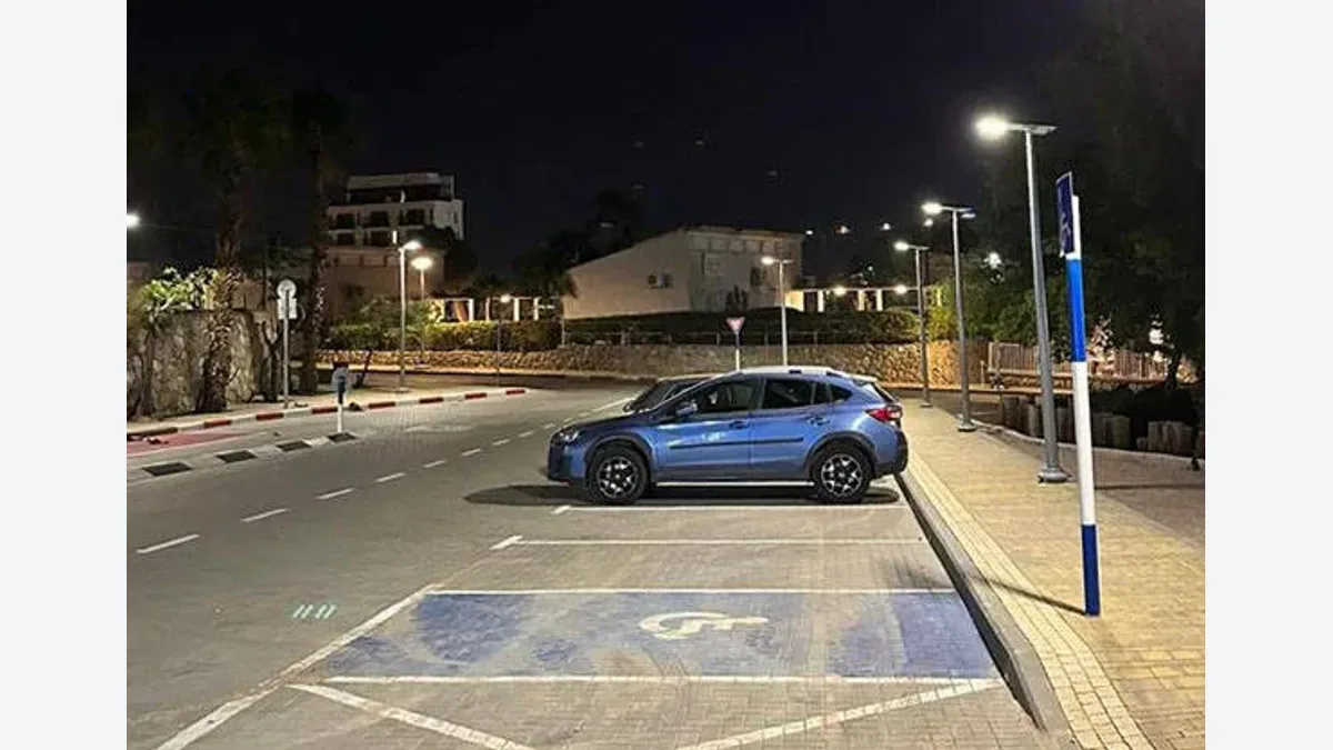 Solar Parking Lot Lighting: Cost, Wattage & ROI Guide 2026
